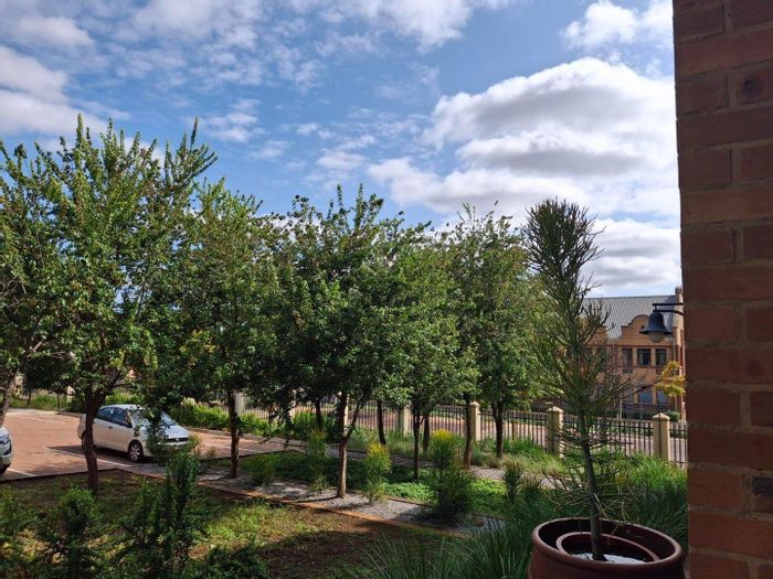 Boardwalk Manor Commercial To Rent: Ground floor with offices, boardroom, ample parking.