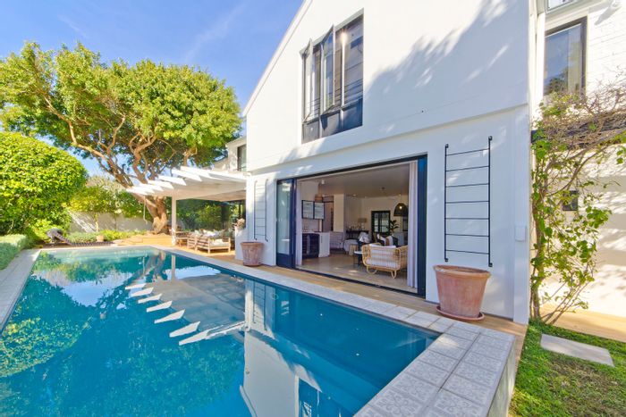 Leisure Isle House For Sale: Open-plan living, lap pool, flatlet, and spacious en-suites.