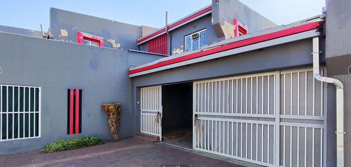 3-Bedroom Townhouse with Double Garage and Courtyard in Benoni Central, For Sale.
