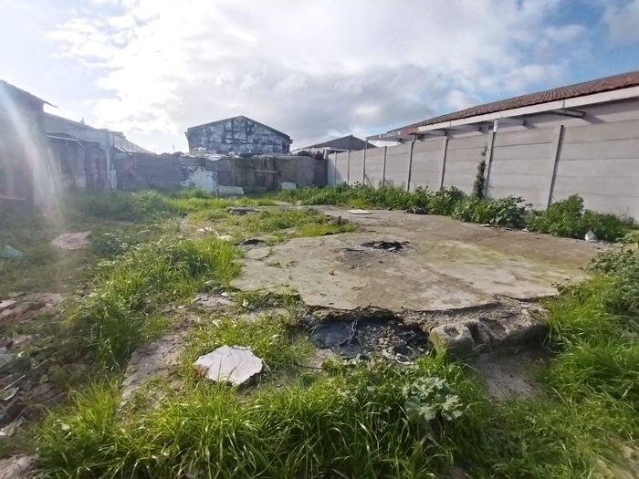 Vacant Land for Sale in Lavender Hill with Water Connection, 160 m².