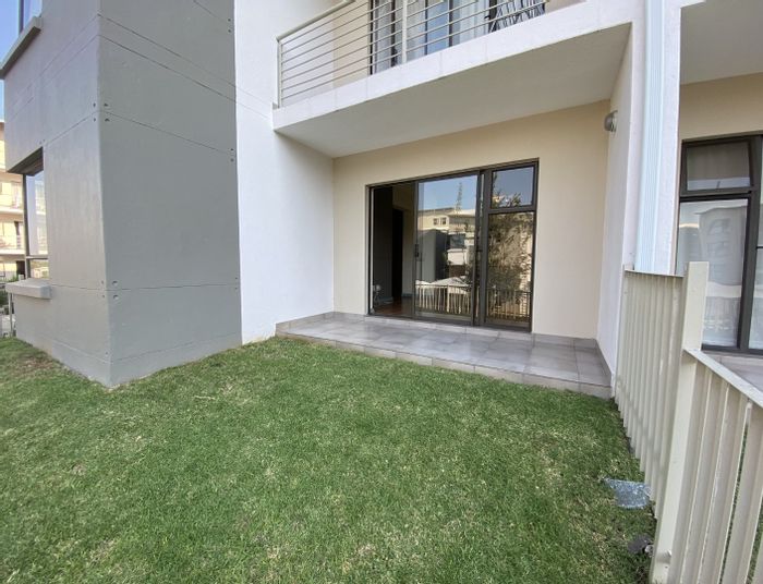 For Sale: 2-Bedroom Apartment in Fourways with Garden, Gym, and Clubhouse Amenities.