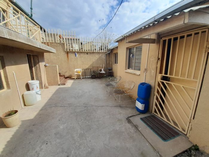 7-Bedroom House For Sale in Brixton, Ideal for Student Accommodation Near UJ.