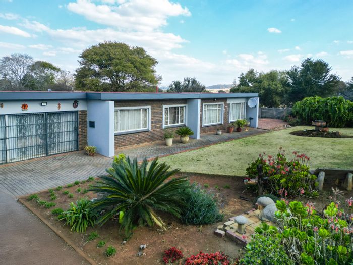 For Sale: 3-Bedroom House in Valhalla with Study, Double Garage, and Large Erf.