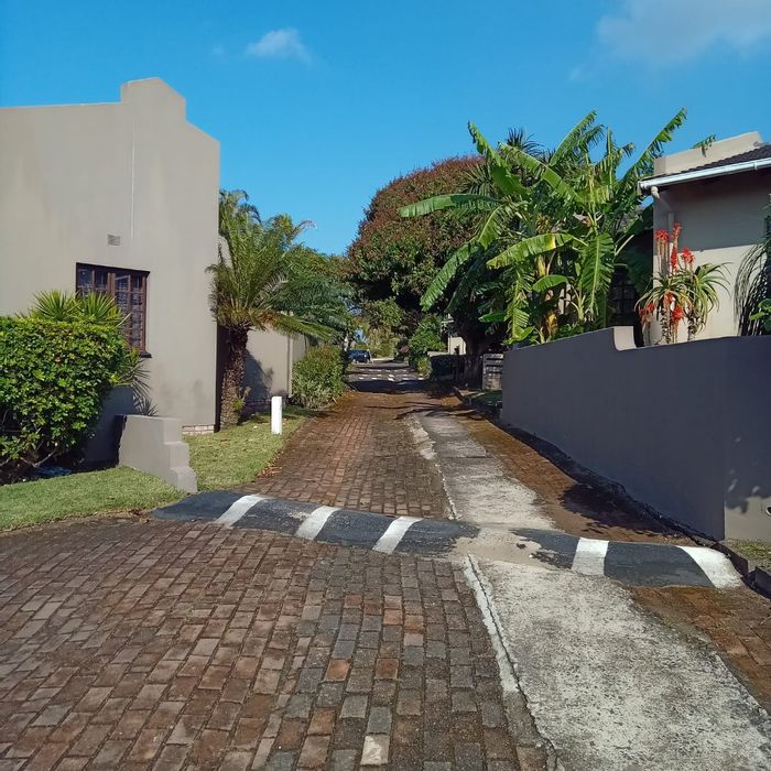 For Sale: Apartment in Margate Central with pool, garage, and pet-friendly garden.
