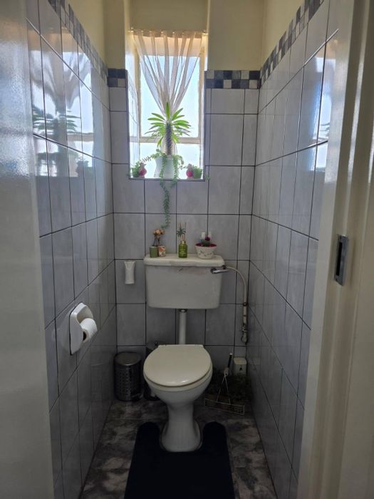 For Sale: Apartment in Moregloed with 2 bedrooms, garage, and spacious living areas.