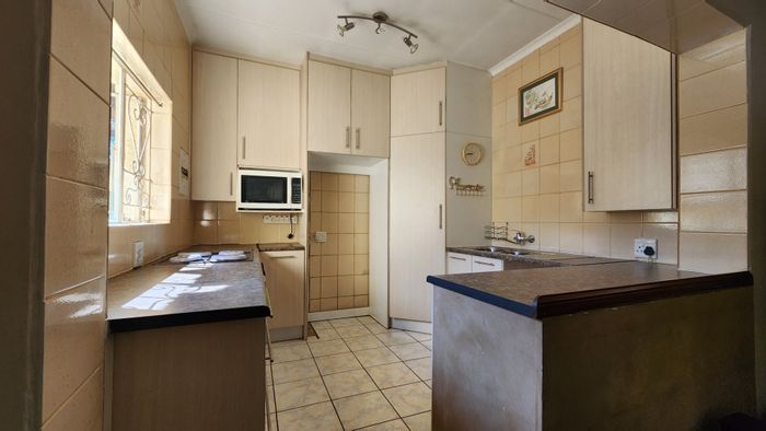 Spacious 6-bedroom house with flatlet in Rembrandt Park, For Sale.