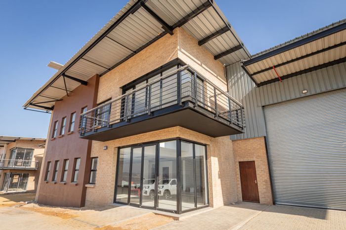 Industrial warehouse for rent in Avianto Estate, 4364m2 with office space.