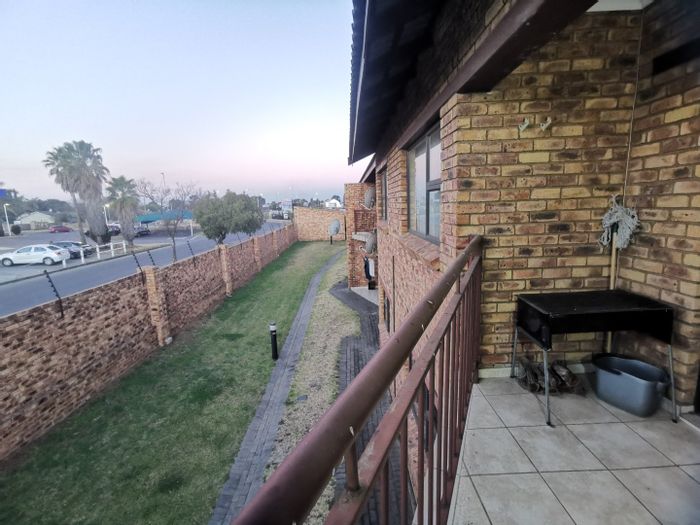 3-Bedroom Apartment For Sale in Boksburg North with 24/7 Security and Amenities.