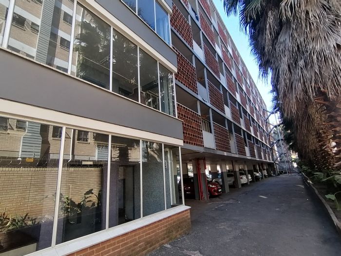 Sunnyside Apartment For Sale: 2 bedrooms, parking, near amenities, investment potential.