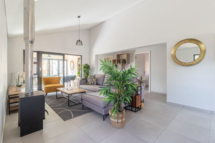 Avianto Estate House For Sale: 2 beds, gas amenities, backup generator included.