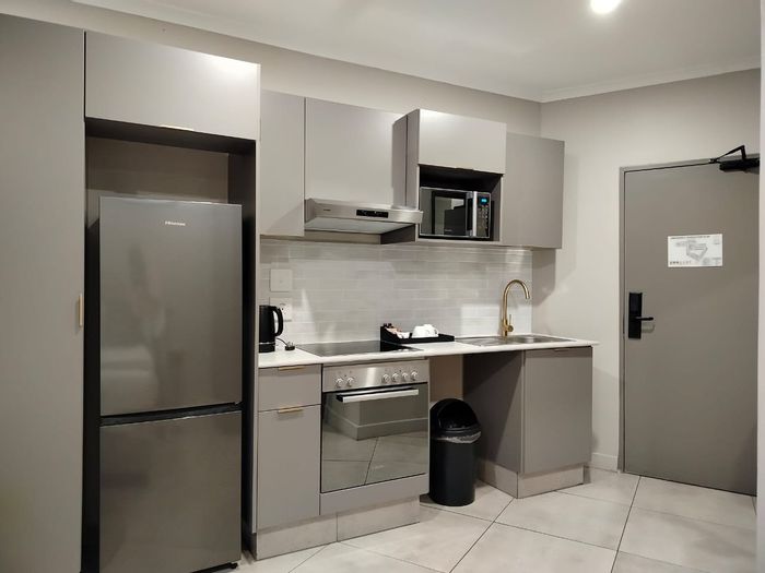 Zwartkop Apartment For Sale: Access to amenities, co-working spaces, and rooftop bar.