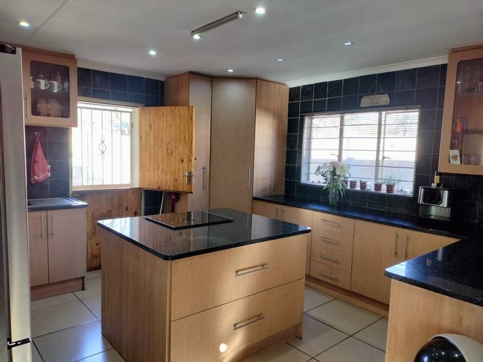 Townhouse For Sale in Boksburg North: Entertainment area, private garden, secure complex.