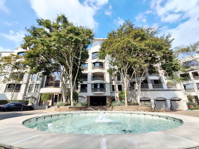 Morningside Apartment To Rent: 3 en-suite bedrooms, balcony, gas BBQ, appliances included.