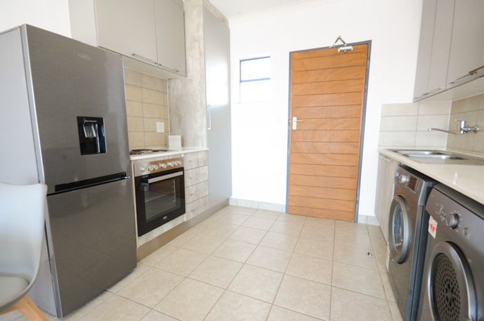 To Rent: Apartment in Monavoni with garden, security, and convenient access to amenities.
