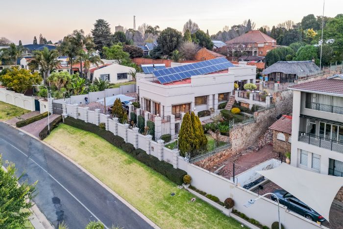 Northcliff House For Sale: 4 beds, bar, gym, pool, and landscaped gardens.