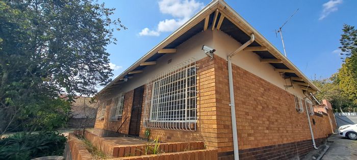 3-bedroom house in Edenvale Central with garden, garage, and pet-friendly options. To Rent.