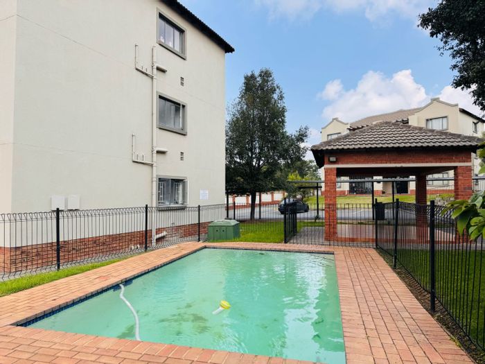 2-Bed, 2-Bath Apartment in Bloubosrand with Pool, Security, and Convenient Location - For Sale