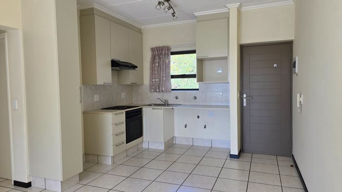 Bryanston Apartment To Rent: 1 Bed, pool, security, balcony, close to amenities.