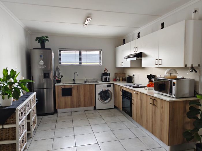 Witfield Apartment To Rent: 2-bed, 2-bath, patio, lifestyle estate amenities included.