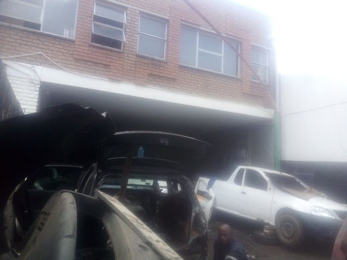 For Sale: Commercial property in Jeppestown with car stand for 8 vehicles.