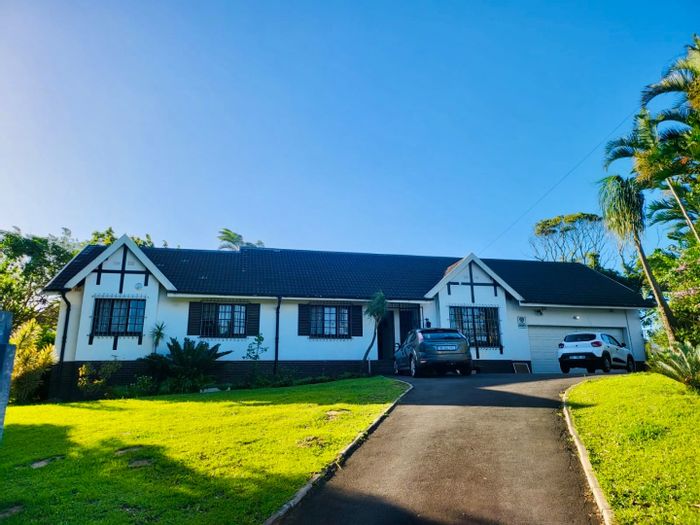 Amanzimtoti House For Sale: 3 Bedrooms, pool, large yard, close to amenities.