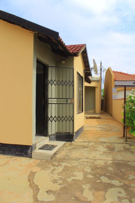 For Sale: House in Soshanguve Ext with 3 bedrooms, garage, and expansion potential.