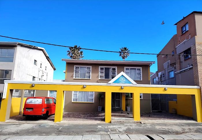 Quigney Commercial For Sale: Guest house with seven en-suite rooms, beachfront proximity.