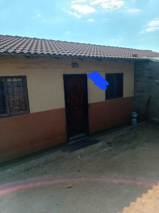 For Sale: House in Olievenhoutbosch with 2 bedrooms, open plan lounge, secure yard.