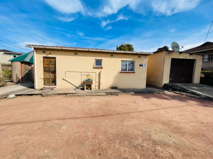 2-bedroom house for sale in Mpumalanga with garage and additional outside rooms.