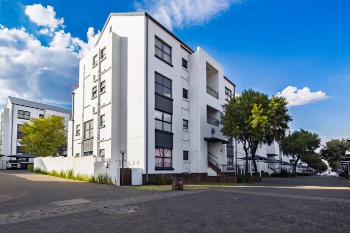 For Sale: 2-Bedroom Apartment in Greenstone Hill with Pool, Gym, and Balcony.