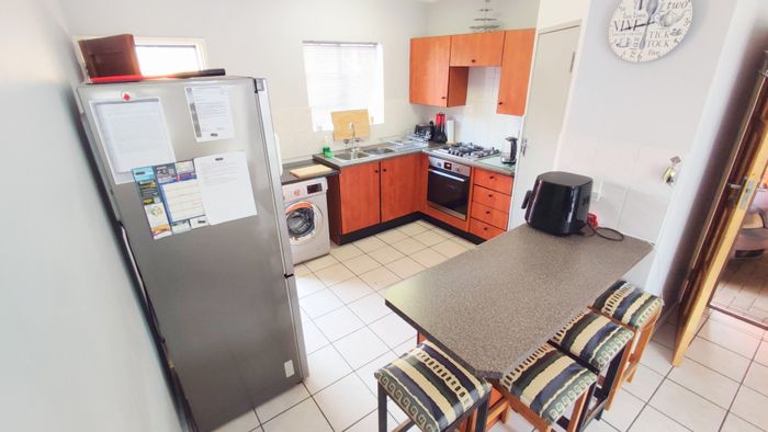 Amberfield Heights Townhouse For Sale: 2 beds, garage, pet-friendly, secure estate.