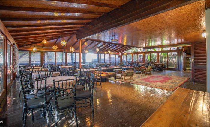 Muckleneuk House For Sale: 7 en-suite bedrooms, spa, pool, and expansive entertaining space.