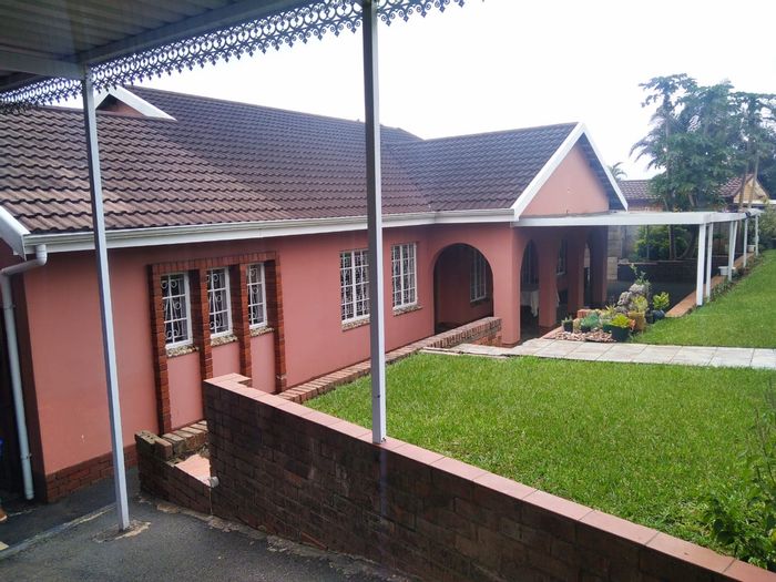 Belfort Estate House For Sale: 3 bedrooms, pool, flatlet, and spacious yard.