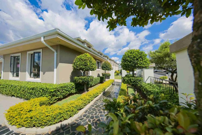 Broadacres Apartment To Rent: 2 beds, private garden, open-plan living space.