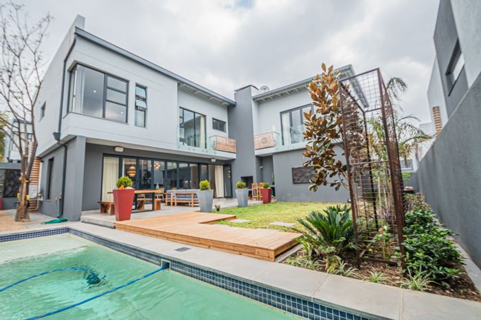 4-Bedroom House To Rent in Sandown with pool, office, and staff accommodation.