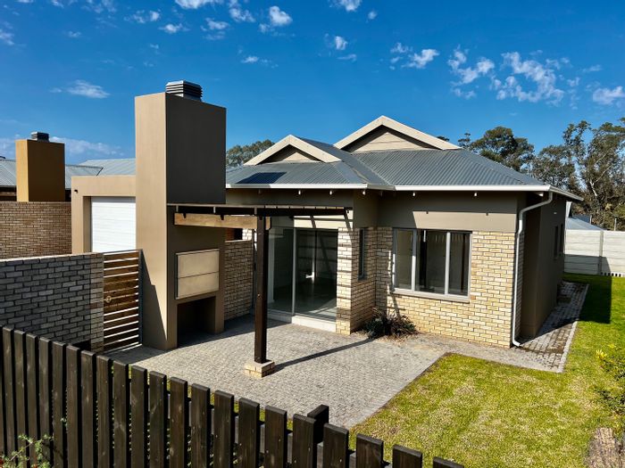 House for Sale in Mooikloof Country Estate: 3 Bedrooms, Garden, Backup Power.