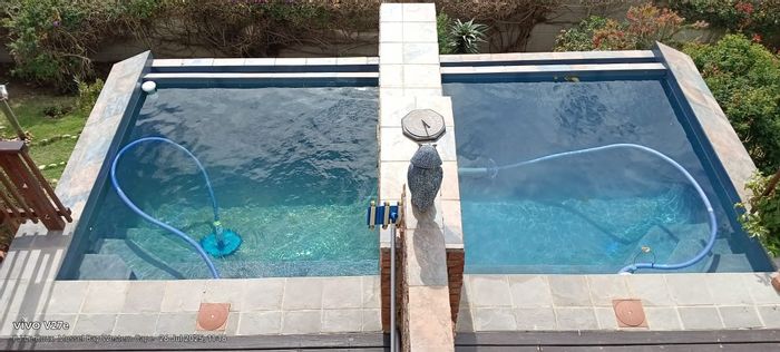 For Sale: House in Seemeeu Park with plunge pools, garages, and dual-living potential.