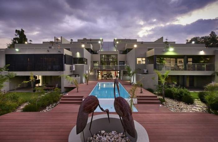 Spacious 4-bedroom apartment in Strathavon, to rent with pool and gym access.