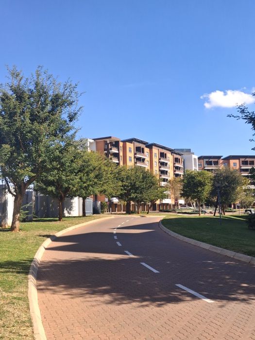 Highveld Apartment To Rent: 2 beds, pool, gym, braai area, close to amenities.