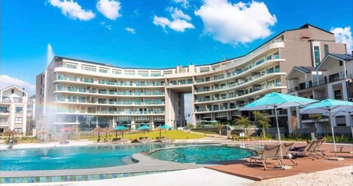 Waterfall Apartment To Rent: 1-bed, lagoon access, lifestyle center, secure complex.