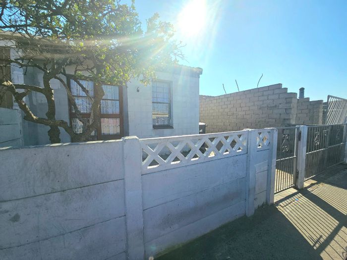 Eastridge House For Sale: 3 Bedrooms, Family Bathroom, Close to Amenities.