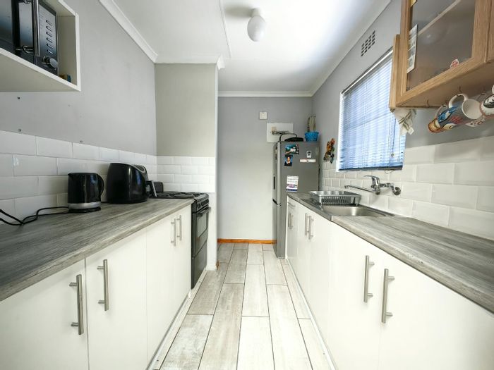 House For Sale in Highbury Park: 3 Bedrooms, Garage, Spacious Yard, Close to Amenities.