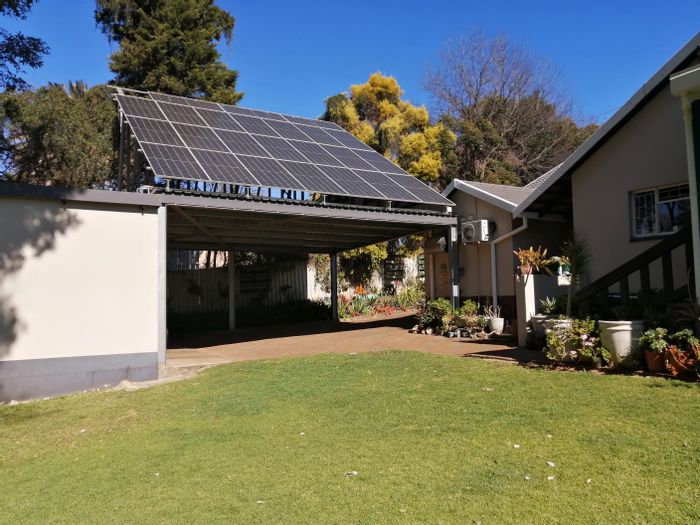 Valhalla House For Sale: 4 beds, pool, bar, solar, expansive garden.