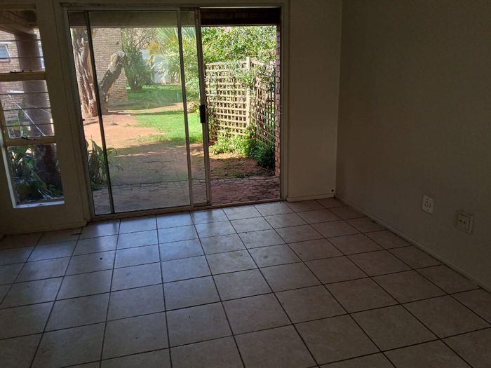 3-Bedroom Townhouse in Mindalore For Sale: Secure, central with private patio.