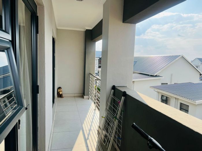 For Sale: Apartment in Modderfontein with gym, pool, and nature reserve access.
