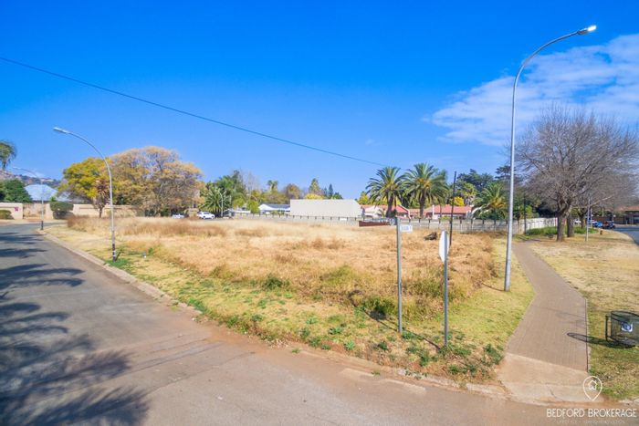 Vacant Land Residential For Sale in Bedfordview Central, 1739m² with commercial zoning.