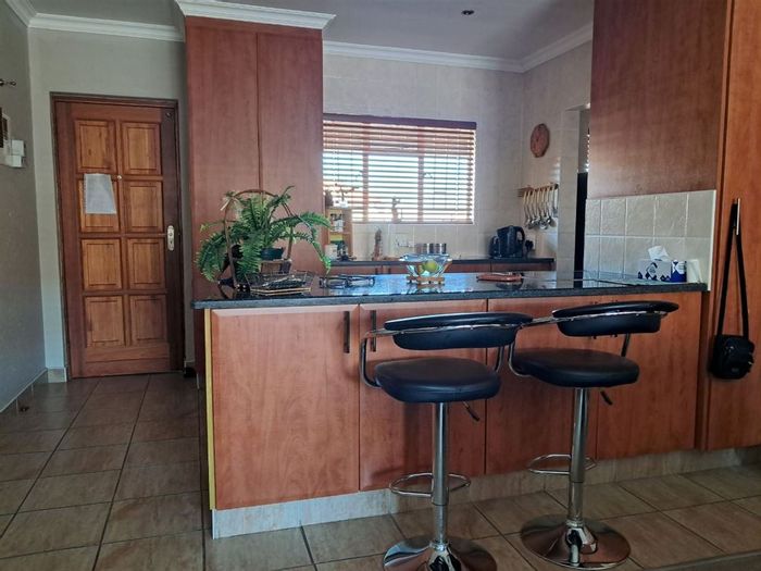 For Sale: Apartment in Norton Park with 2 bedrooms, garage, and guest flat.