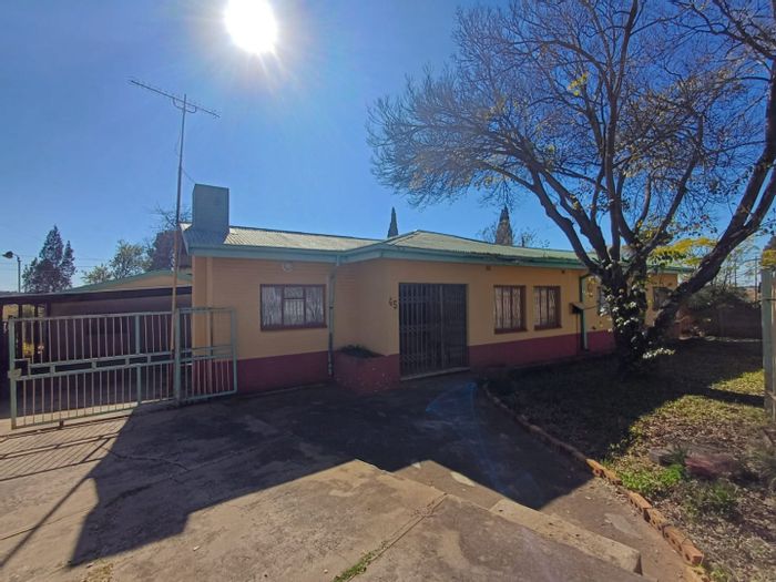 For Sale: Spacious Dawkinsville house with 4 bedrooms, carport, and rental units.