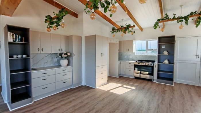 House for Sale in Seemeeu Park: 3 beds, dual living potential, garage, carport.