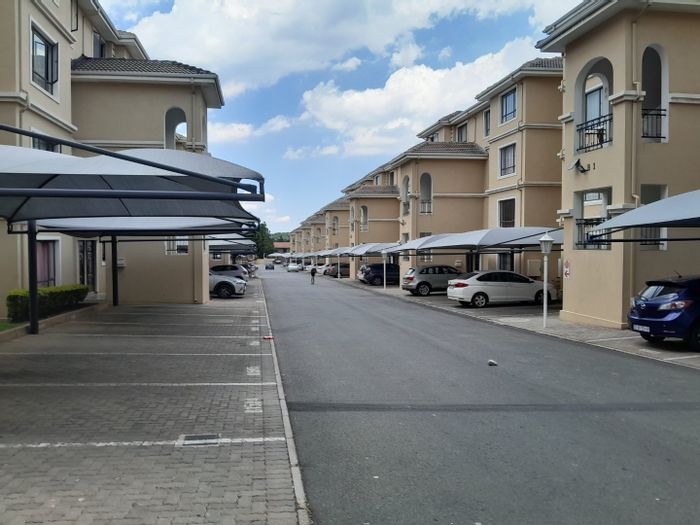 2-Bedroom Apartment For Sale in Carlswald with Pool, Tennis Court, and Clubhouse.